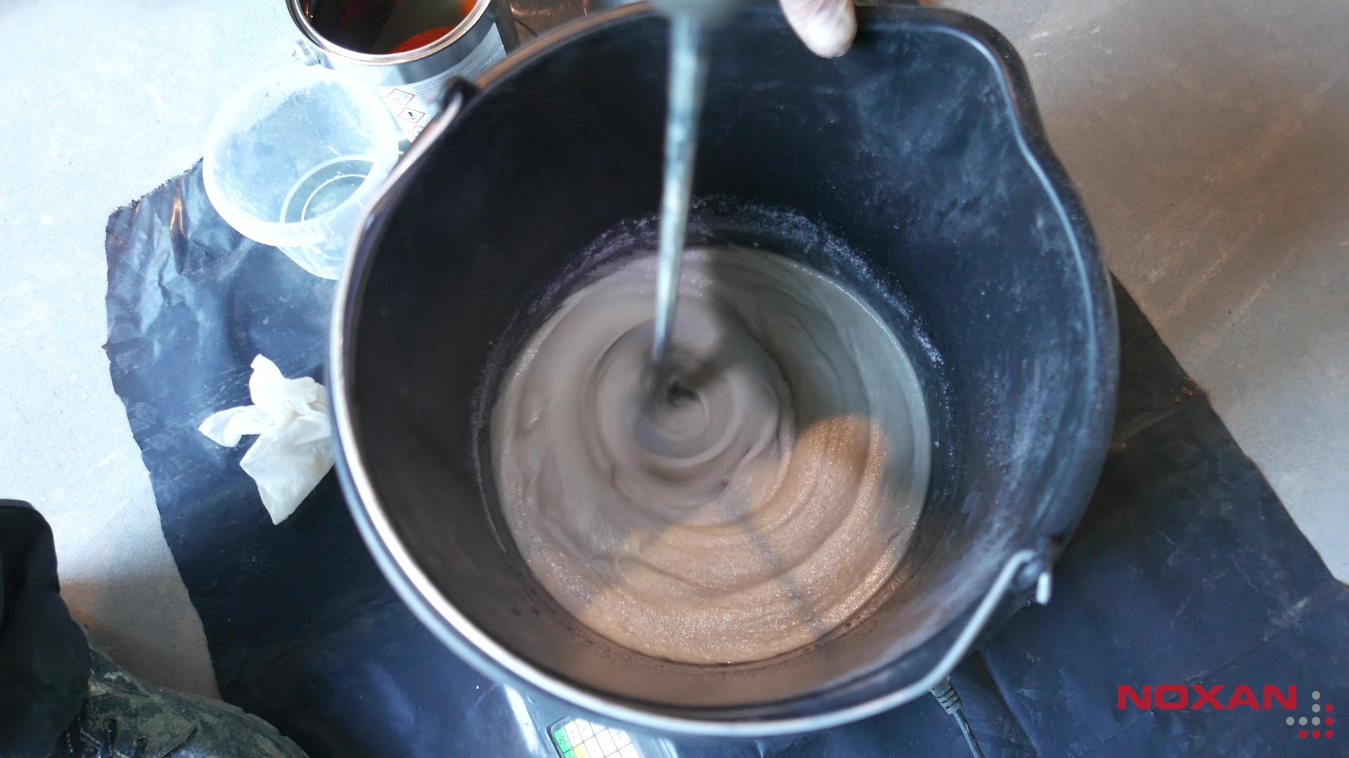 Mieszanie masy do wypełniania nierówności