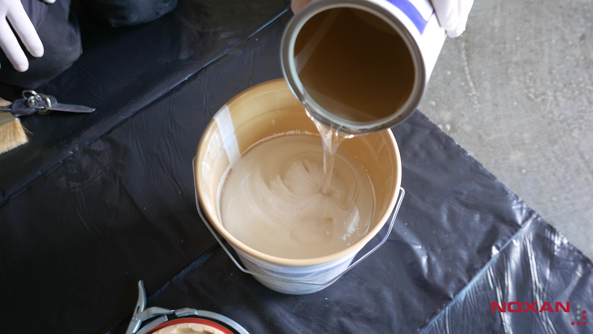 ProFloor Plus łączenie aktywatora z bazą