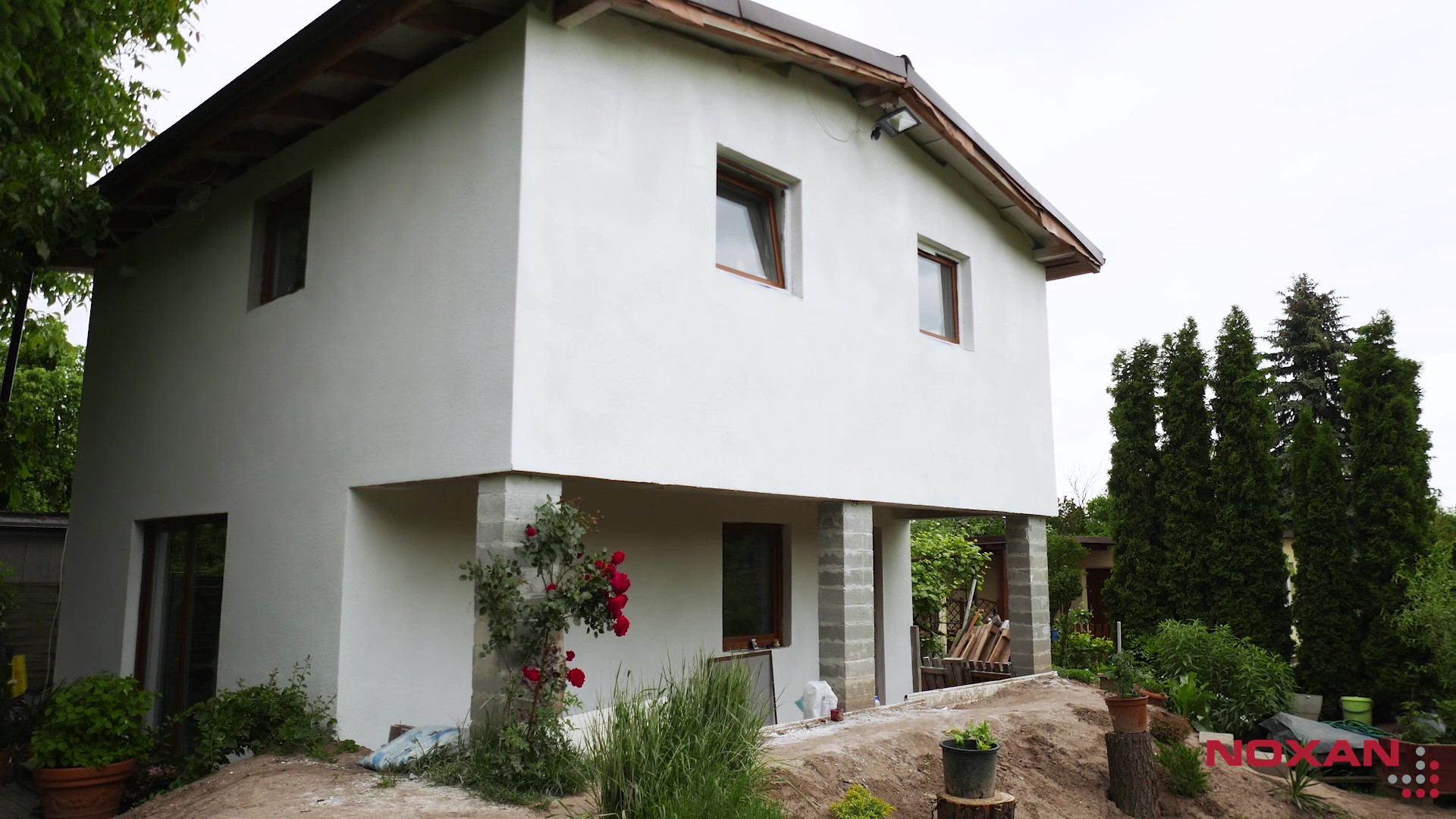 Dom wykończony tynkiem mineralnym