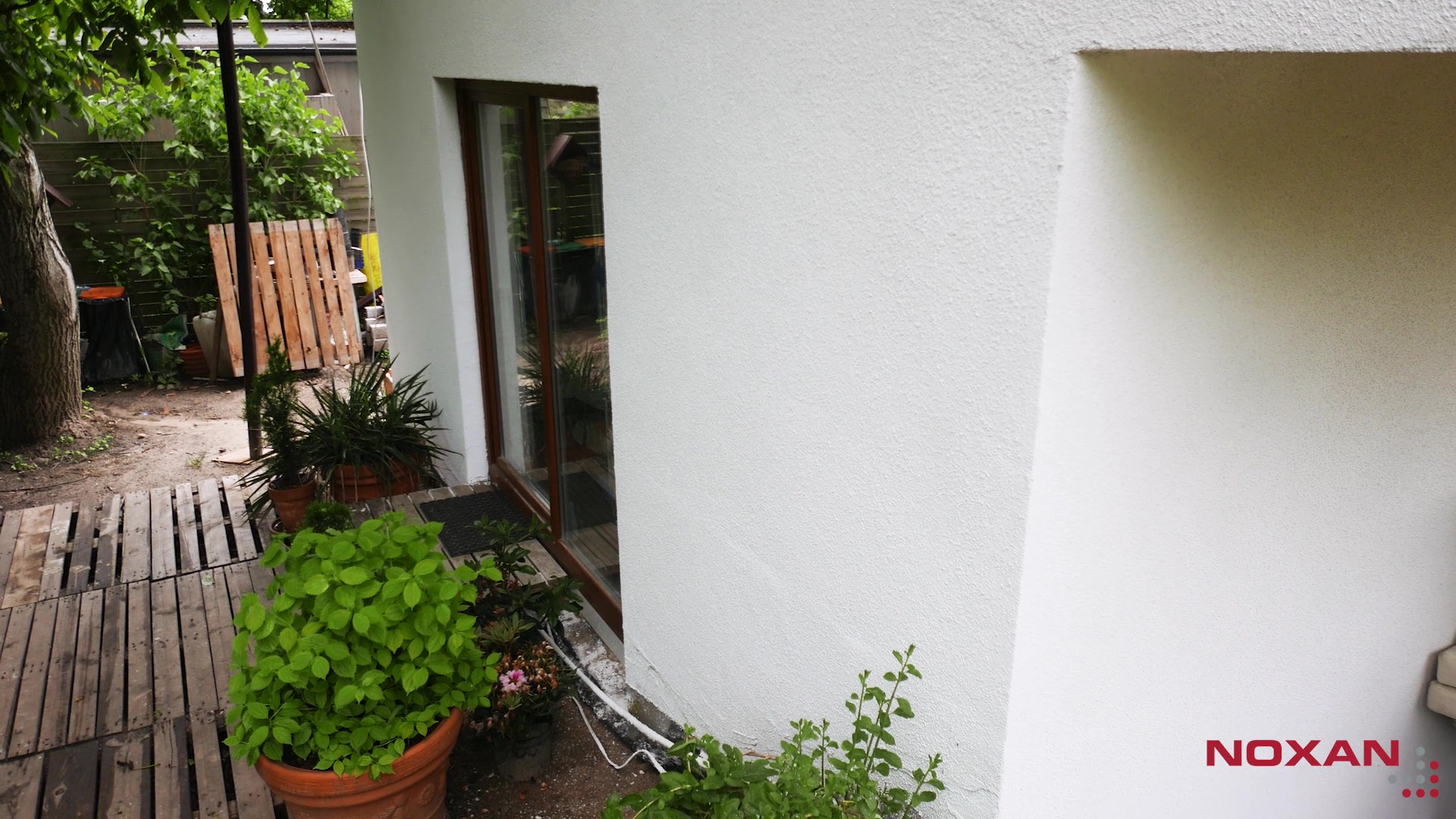 Dół ściany budynku