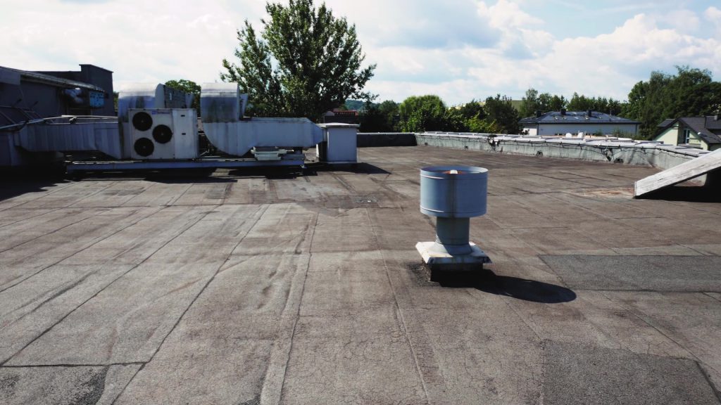 Dach z papy przed uszczelnieniem