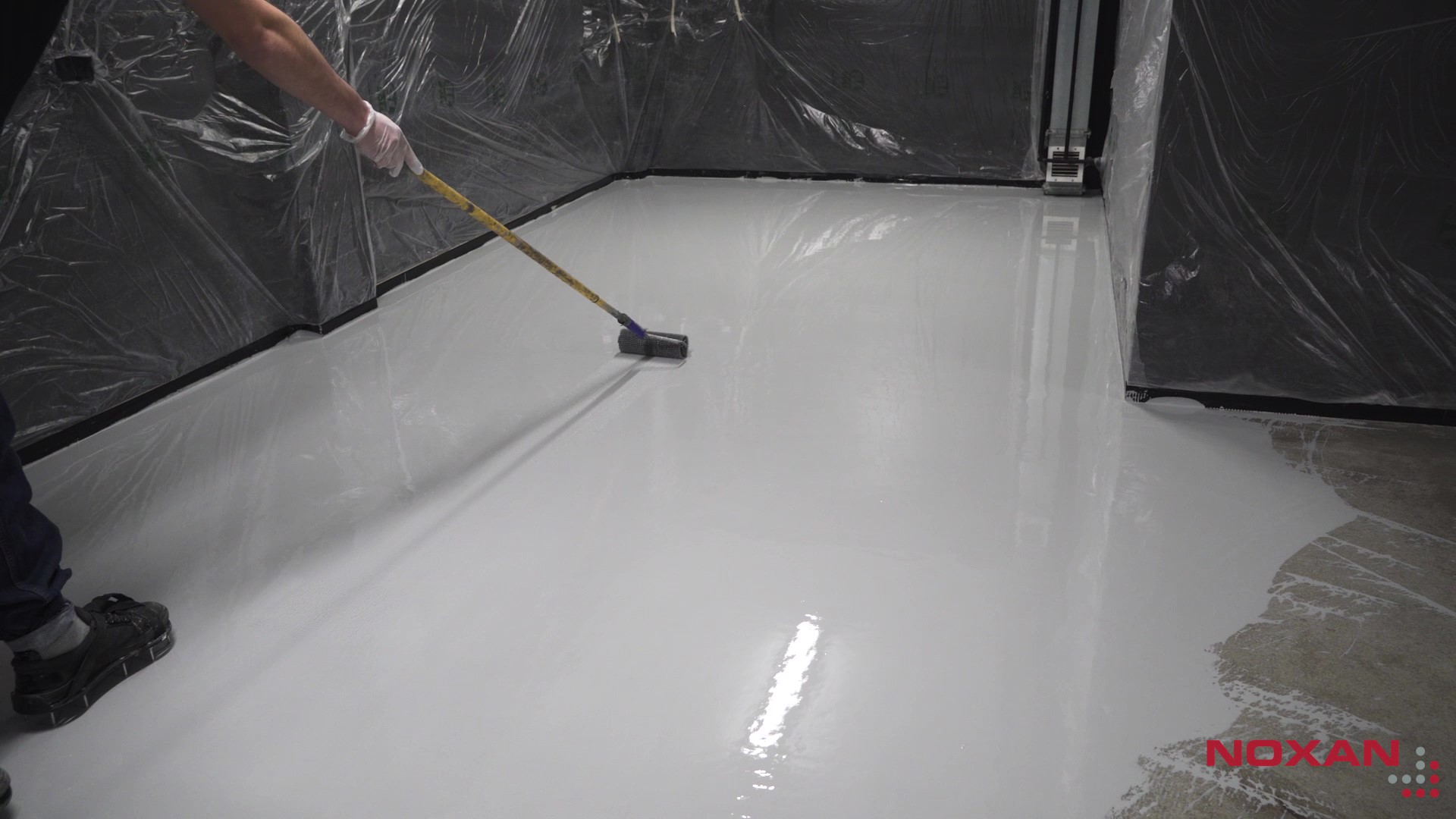 Rozwałkowywanie posadzki