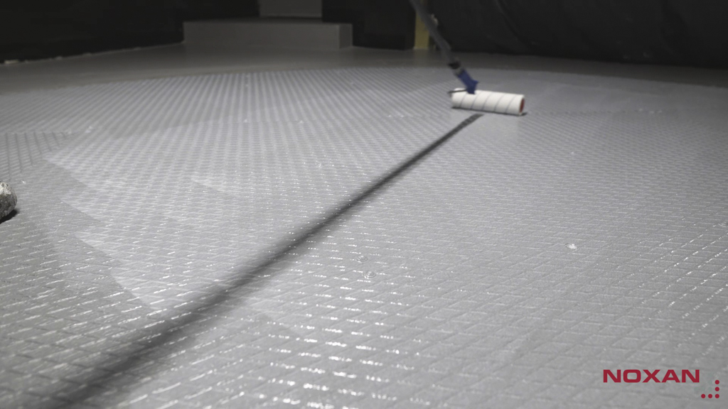 aplikacja lakieru wałkiem 2