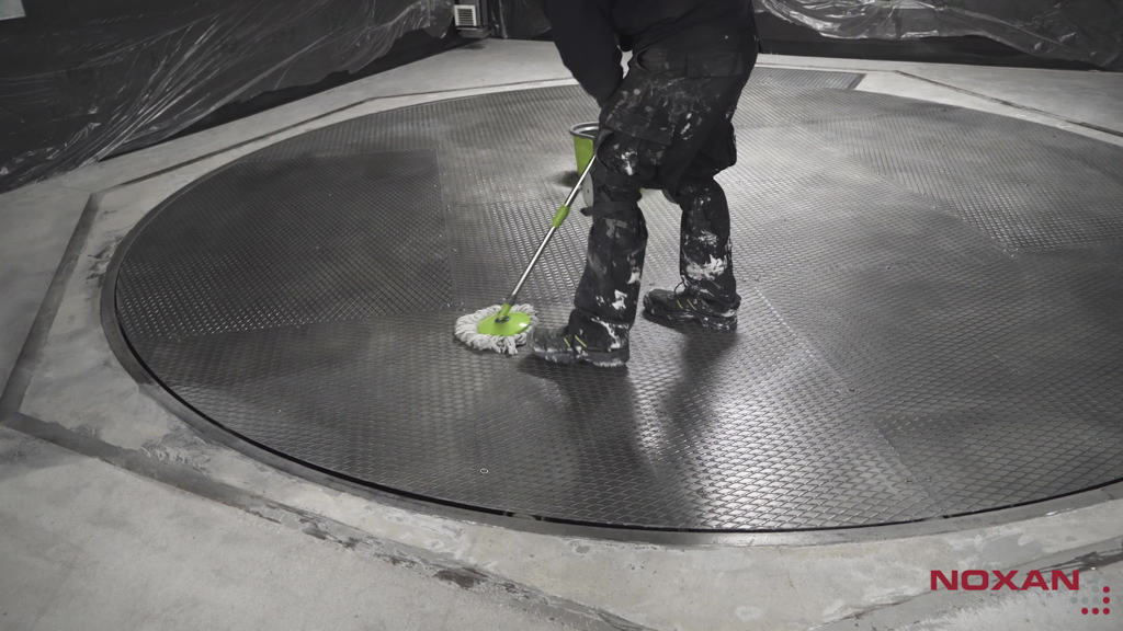 Mycie platformy detergentem