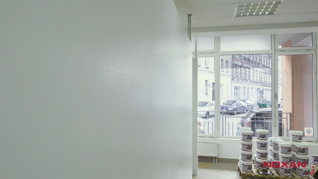 Ściana po aplikacji lakieru suchościeralnego