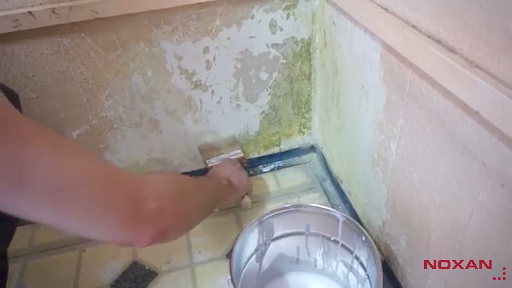 Malowanie ściany gruntem Ag