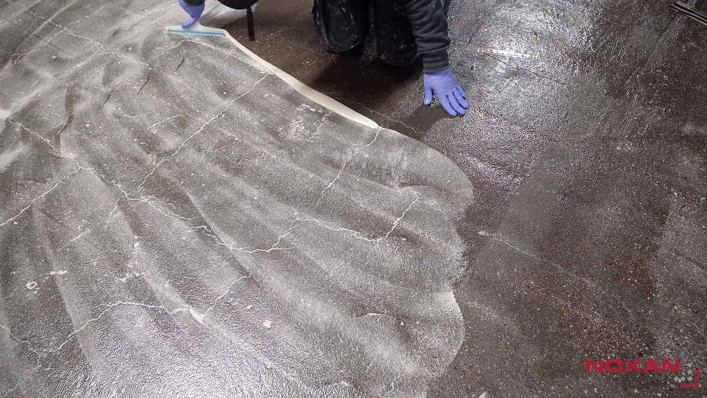 Wypełnianie ubytków w posadzce