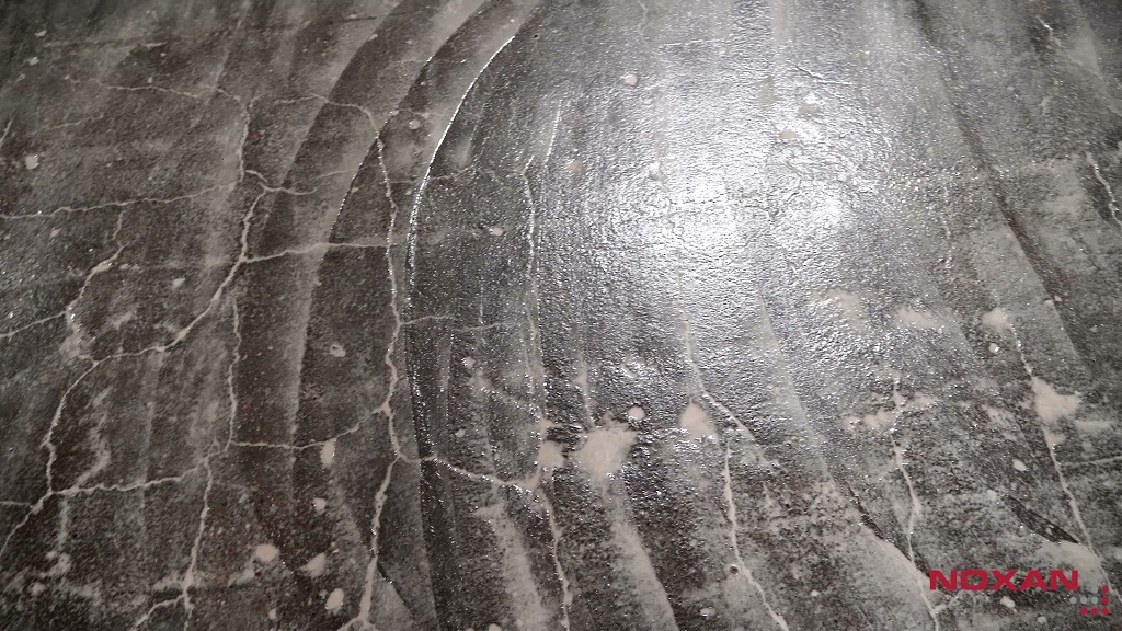 Naprawiona posadzka betonowa