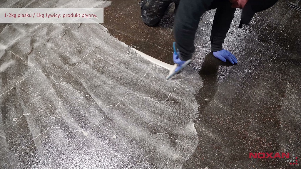 Wypełnianie pęknięć w posadzce