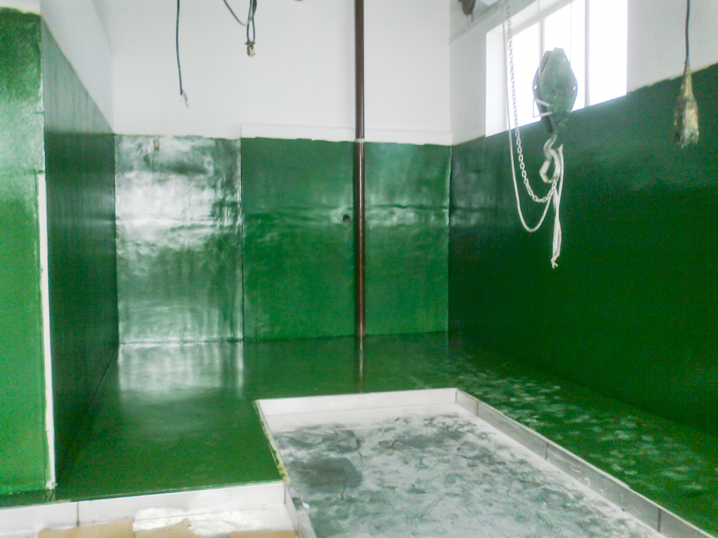 Ściana pomalowana grunetm dampshield