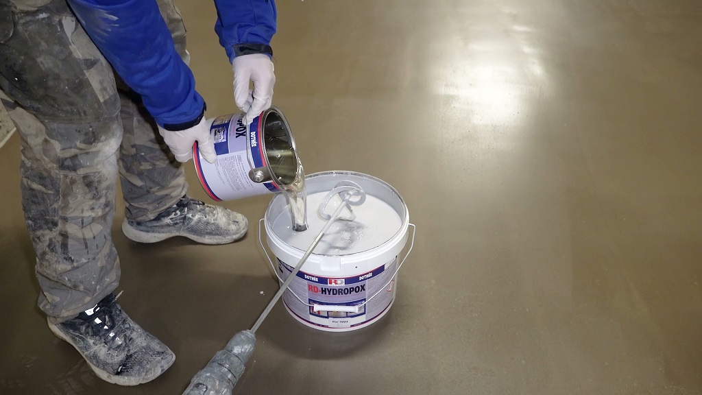 Hydropox - dodawanie bazy do aktywatora