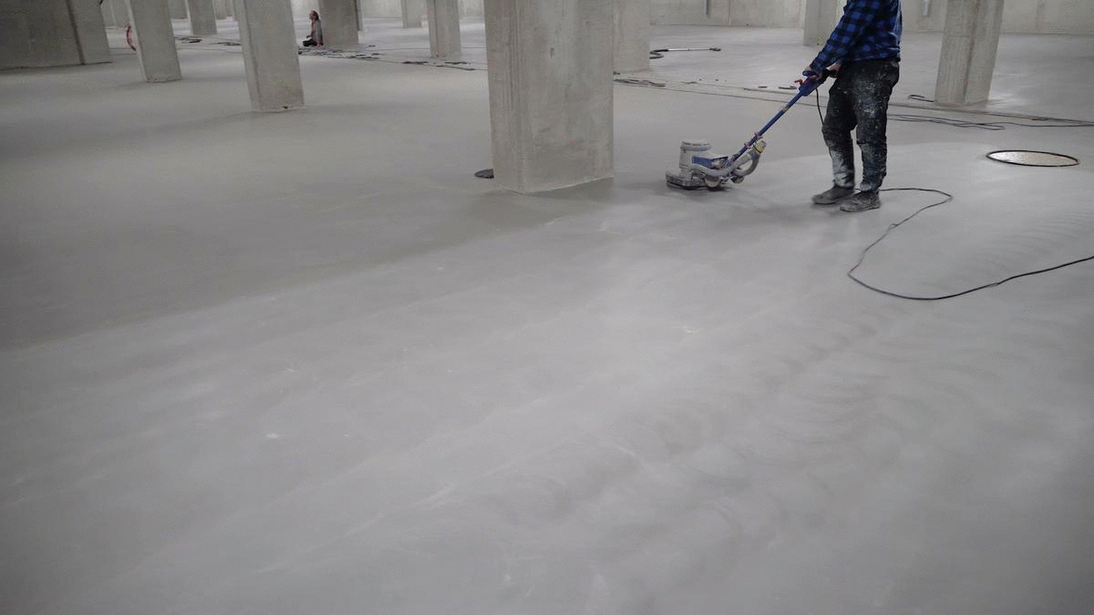 Szlifowanie wylewki samopoziomującej