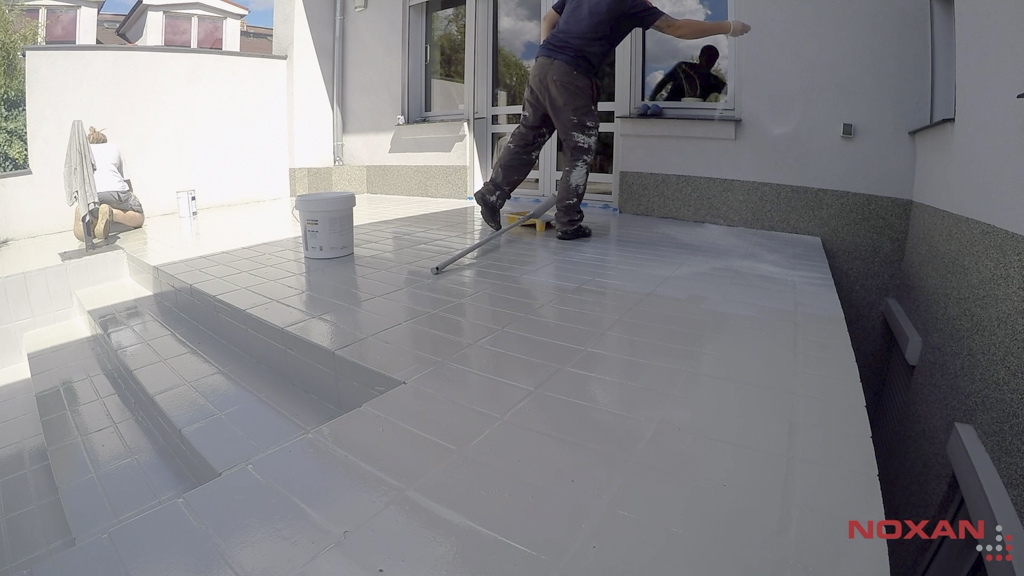 Aplikacja dodatku antypoślizgowego