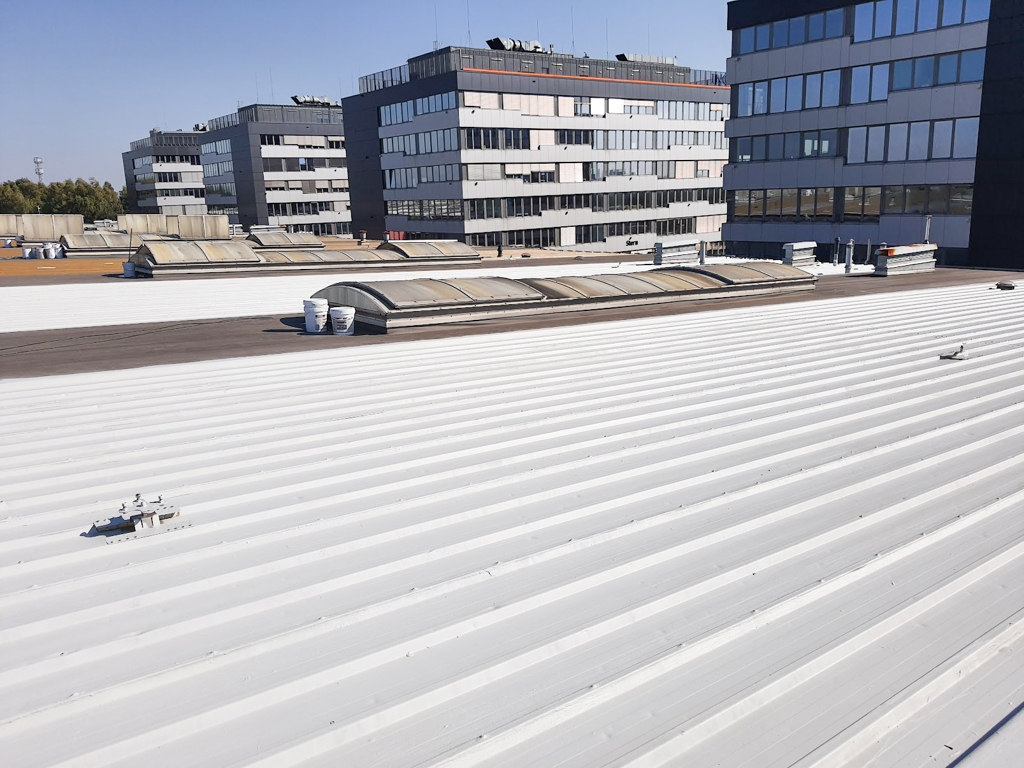 Jak uszczelnić dach metalowy