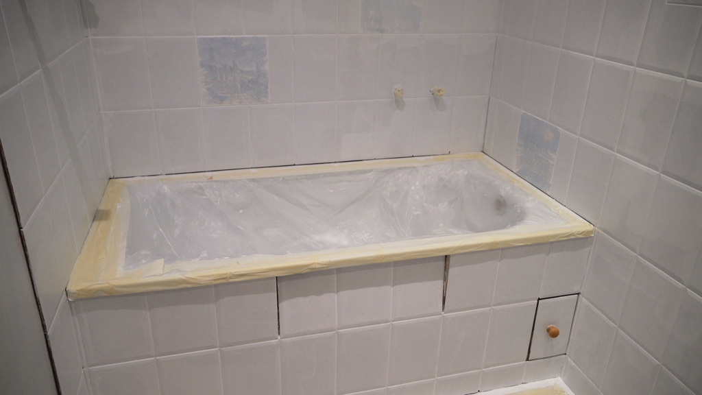 Zagruntowana ściana płytek ceramicznych