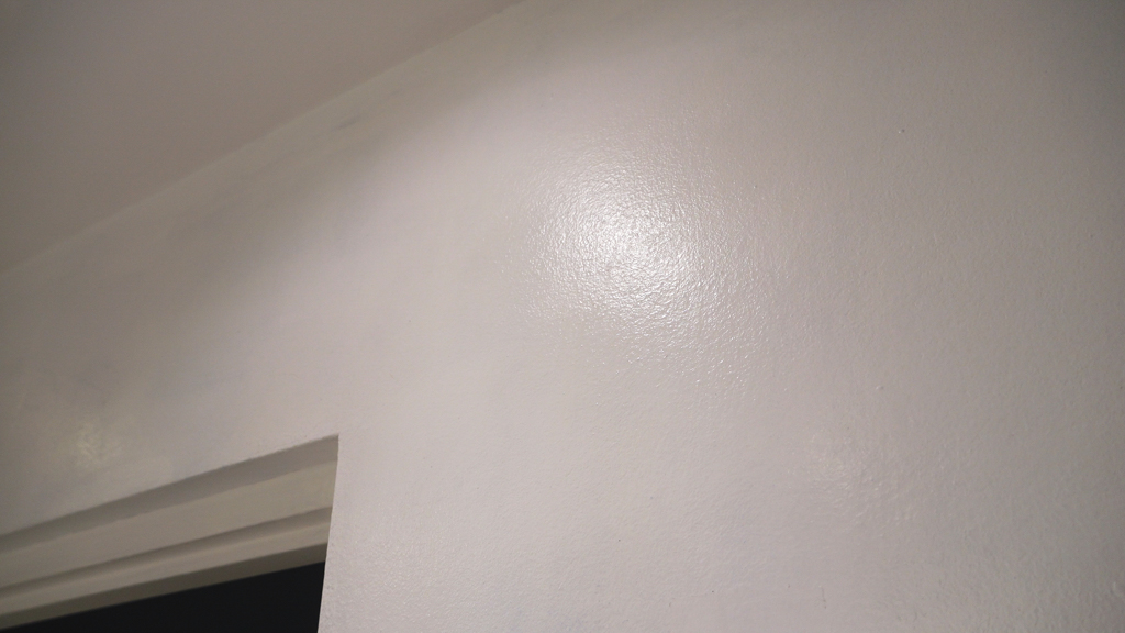 Zagruntowana ściana z podłoża mineralnego