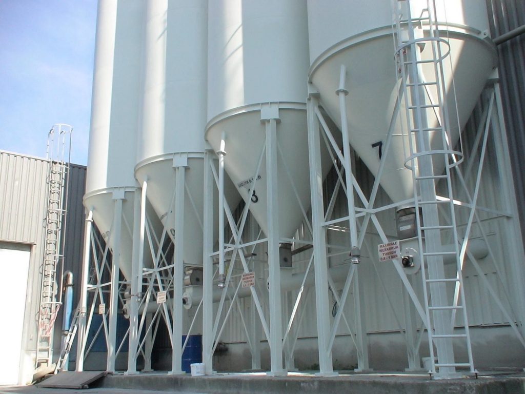 Pomalowane silosy