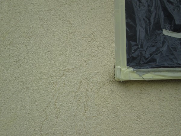 Pęknięcia w elewacji
