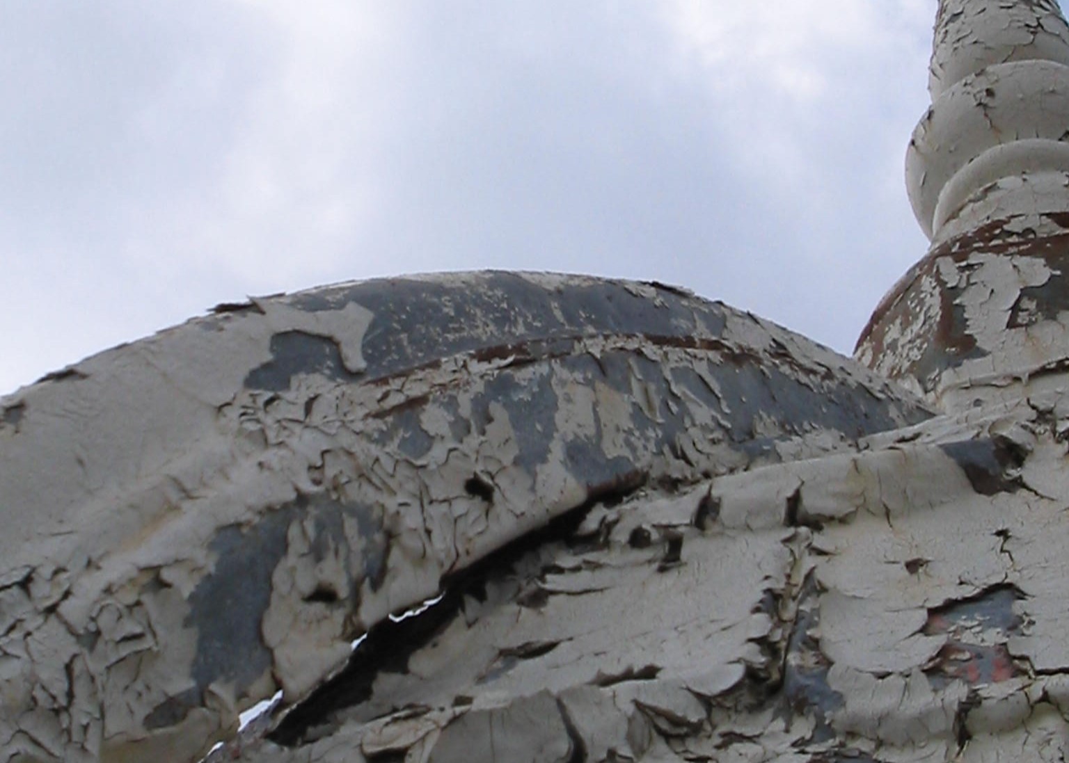 Odspajająca się farba ołowiowa