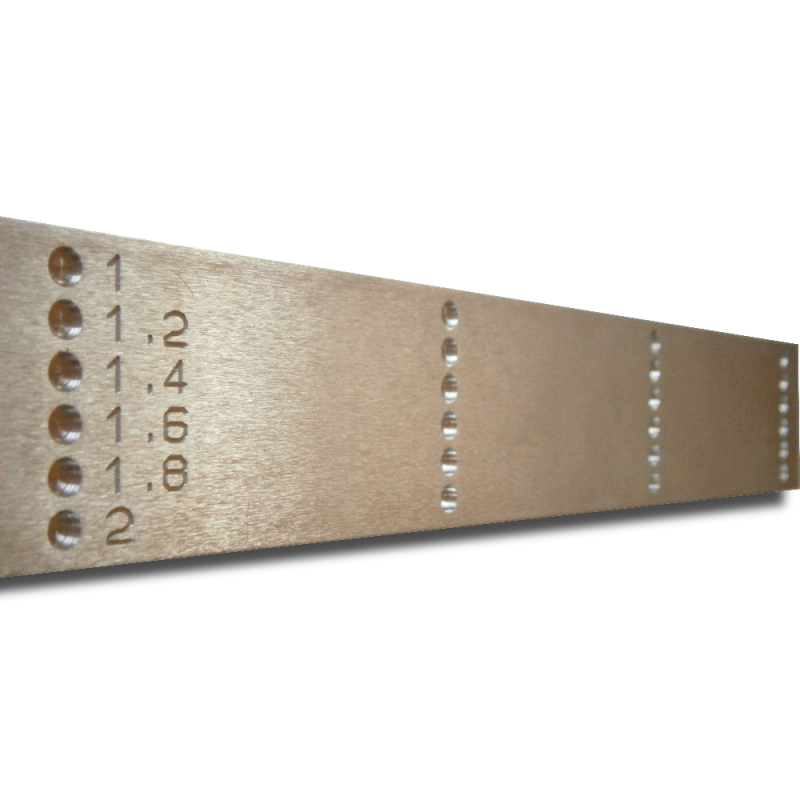 Adjustment bar for spiked squeegees Adjustment bar for spiked squeegees