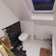 Ściany i sufit w łazience w trakcie malowania farbą odporną na wilgoć Coo-Var